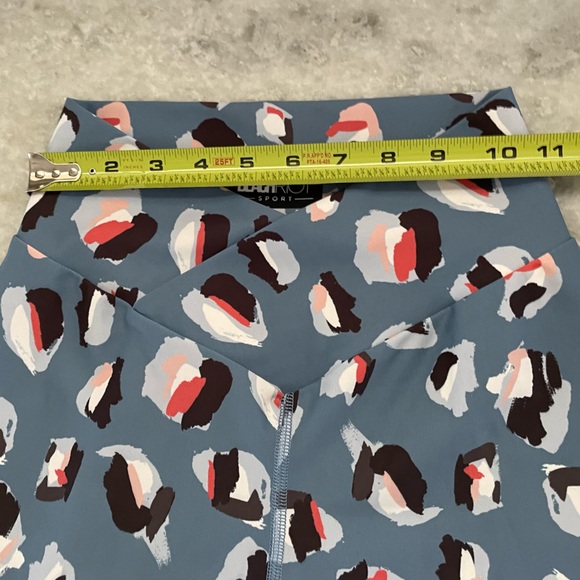 Beach Riot Cara Legging In Multi Spot - Picture 6 of 13